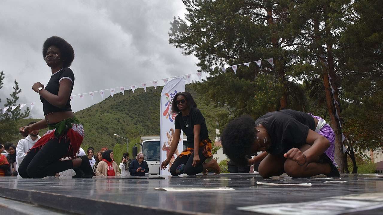 gumushane-universitesinde-gunifest-bahar-senlikleri-basladi