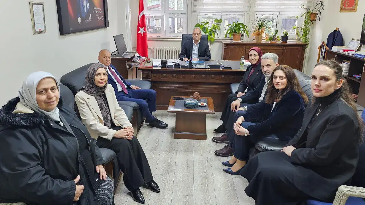 ak-parti-kadin-kollarindan-genclere-19-mayis-ziyareti