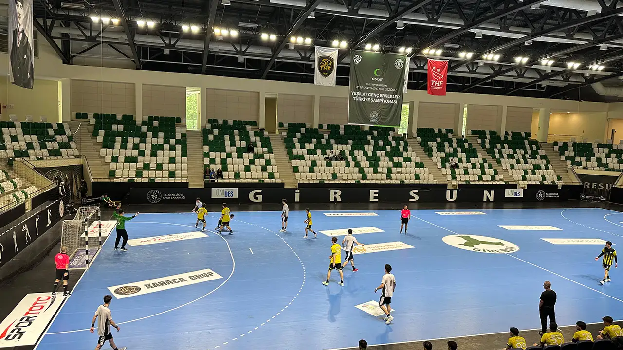 giresunda-yesilay-genc-erkekler-hentbol-sampiyonasi-basladi