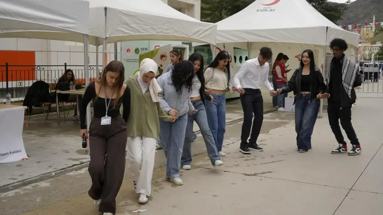 gumushanede-bilyali-araba-heyecani-gunifestte-renkli-goruntuler