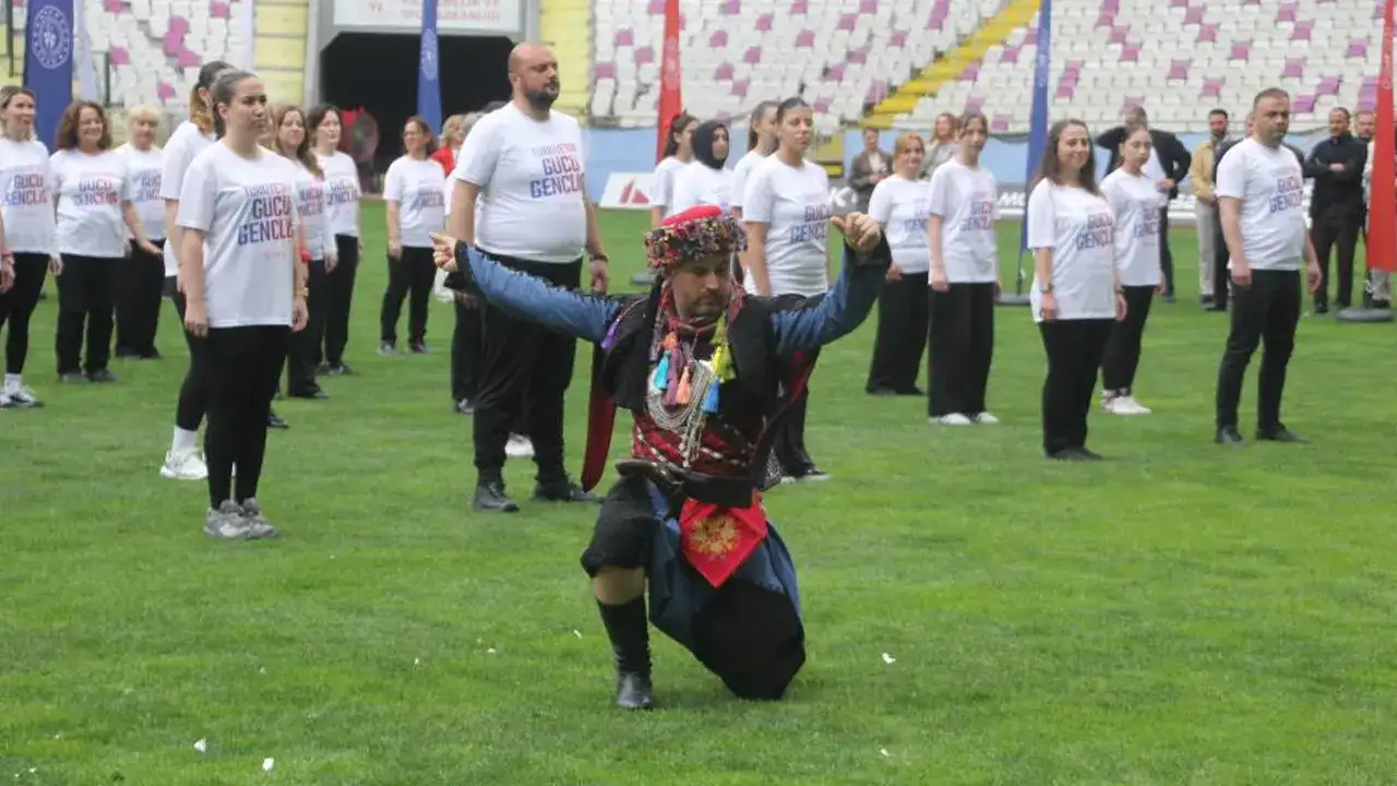 orduda-19-mayis-coskusu-torenlerle-kutlandi