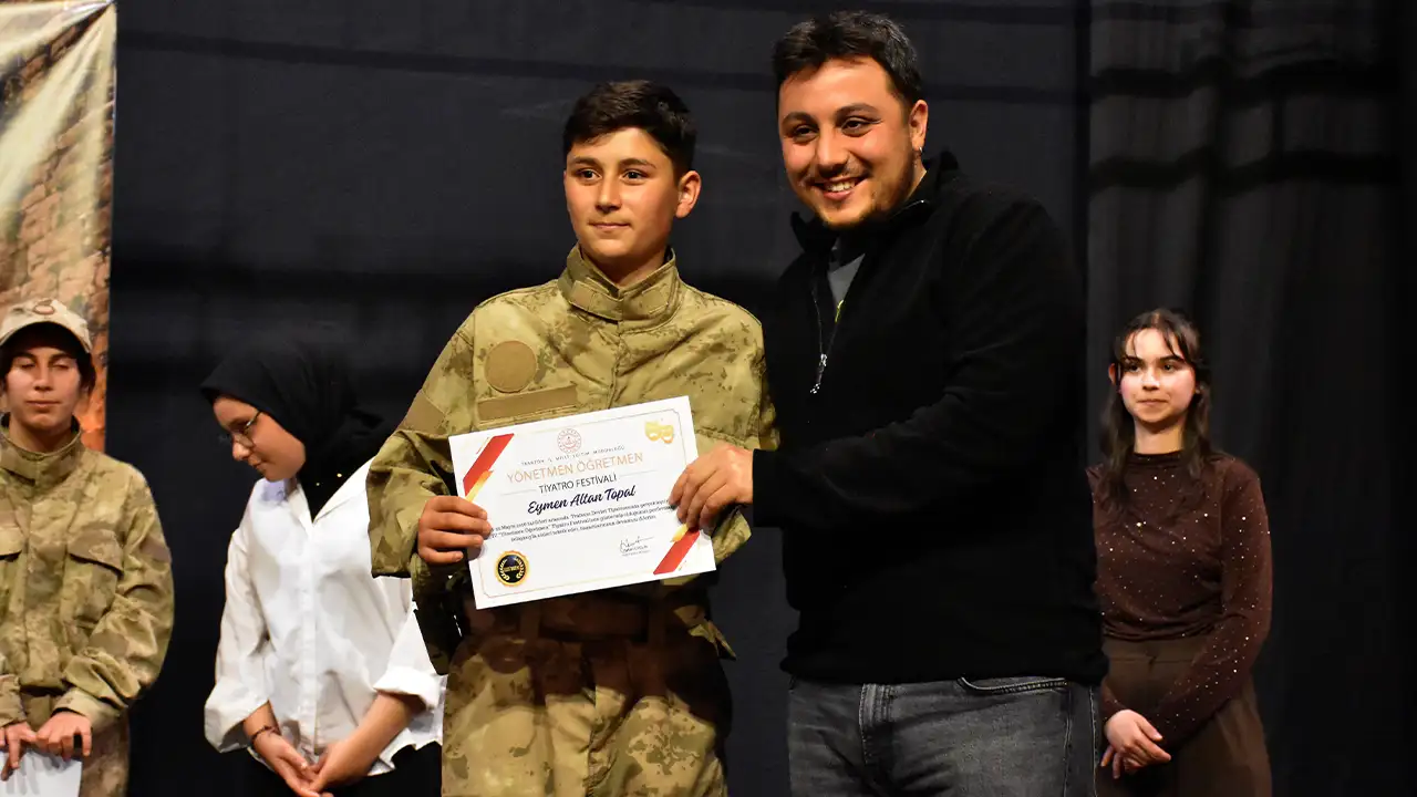 trabzonda-yonetmen-ogretmen-tiyatro-festivali-basladi