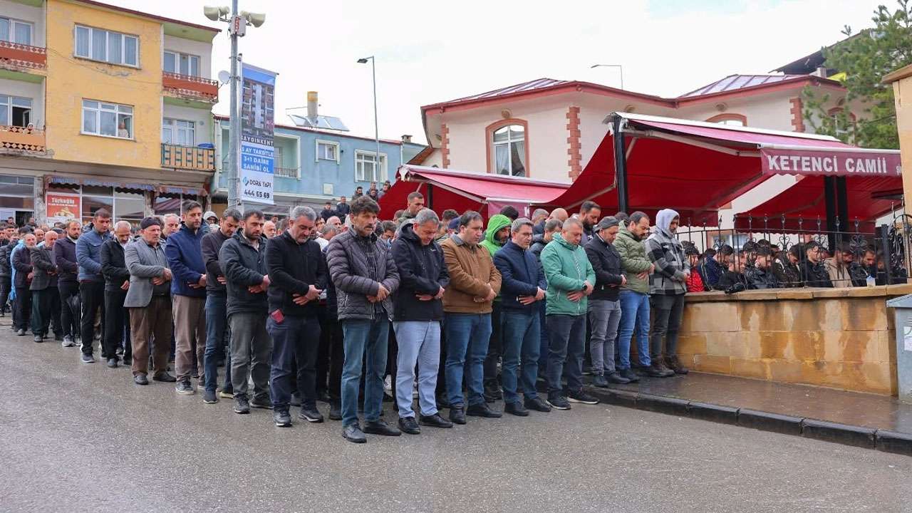ziganadaki-feci-kazada-hayatini-kaybeden-genc-topraga-verildi