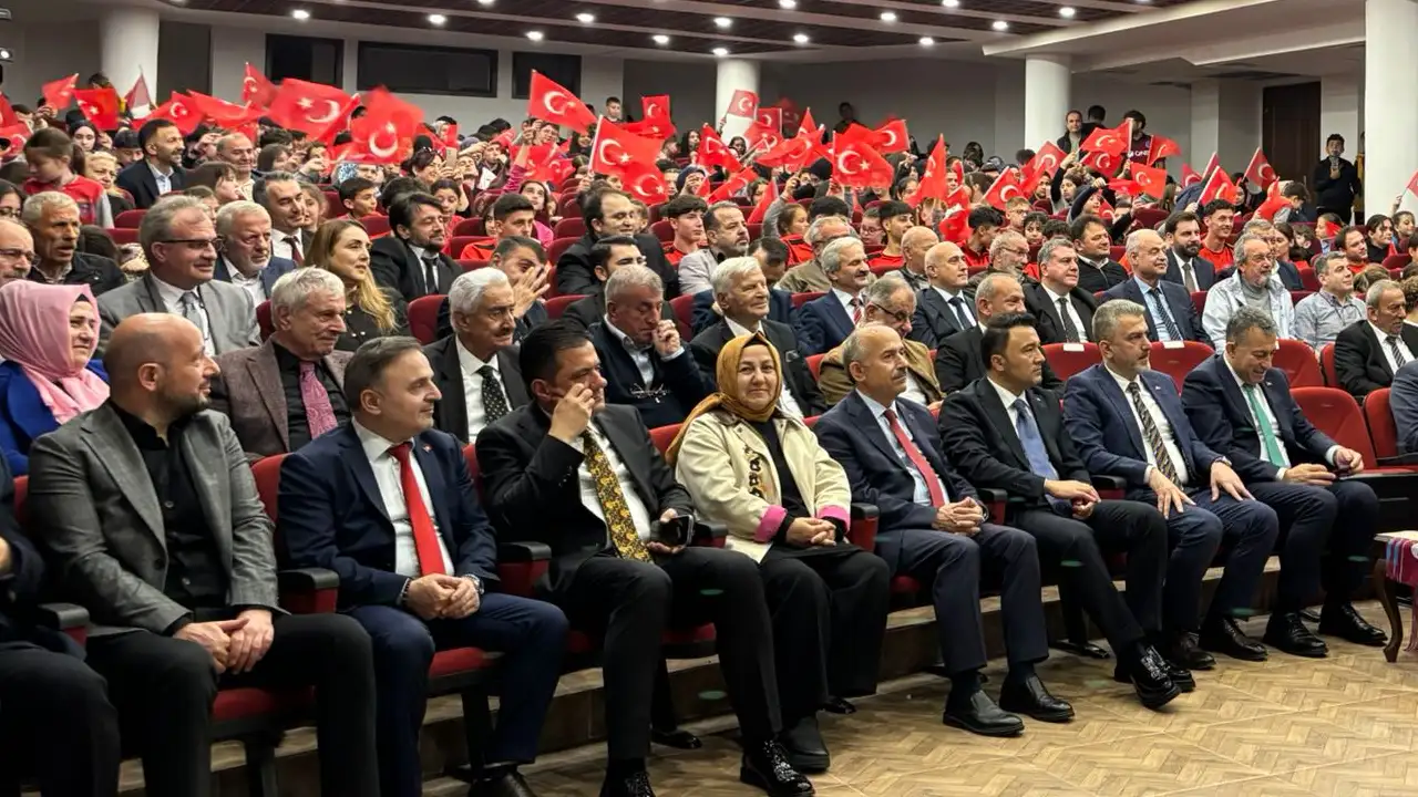 bakan-uraloglu-trabzonda-kitap-fuarina-katildi
