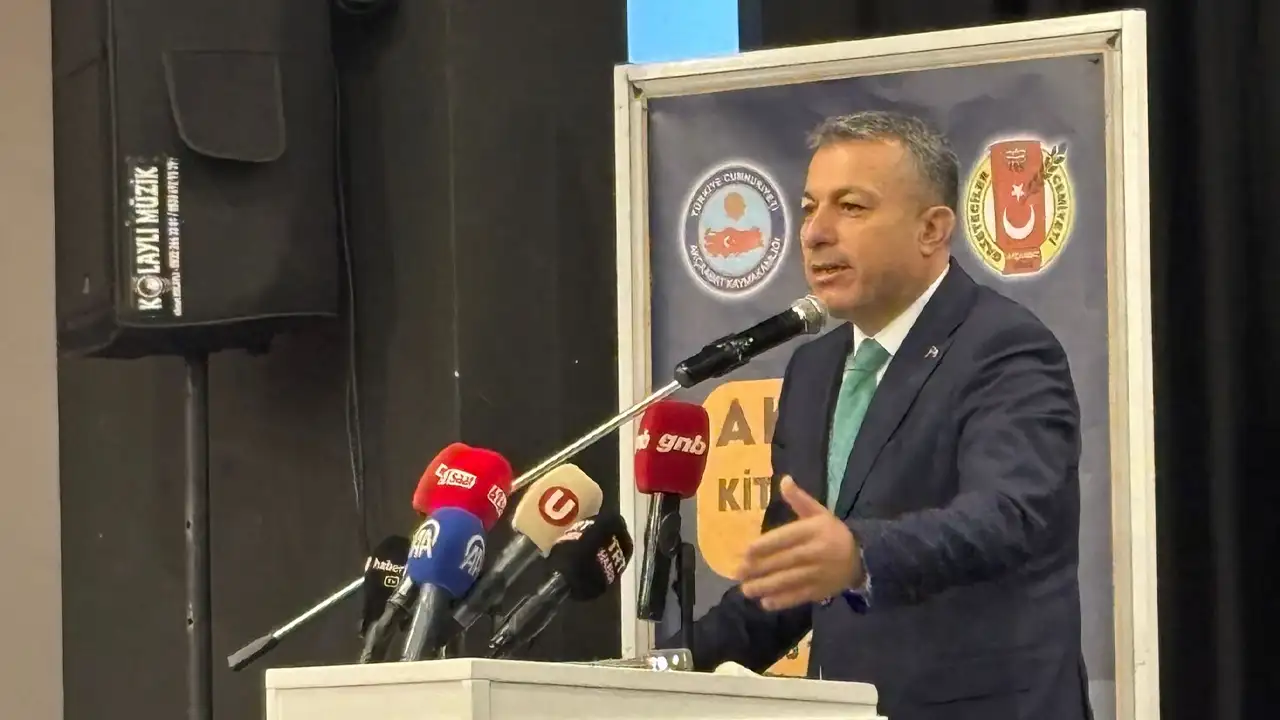 bakan-uraloglu-trabzonda-kitap-fuarina-katildi