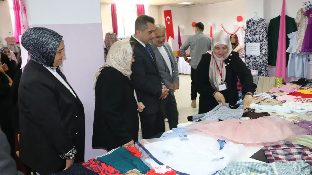 ofta-kadin-kursiyerlerin-el-emegi-urunleri-sergilendi
