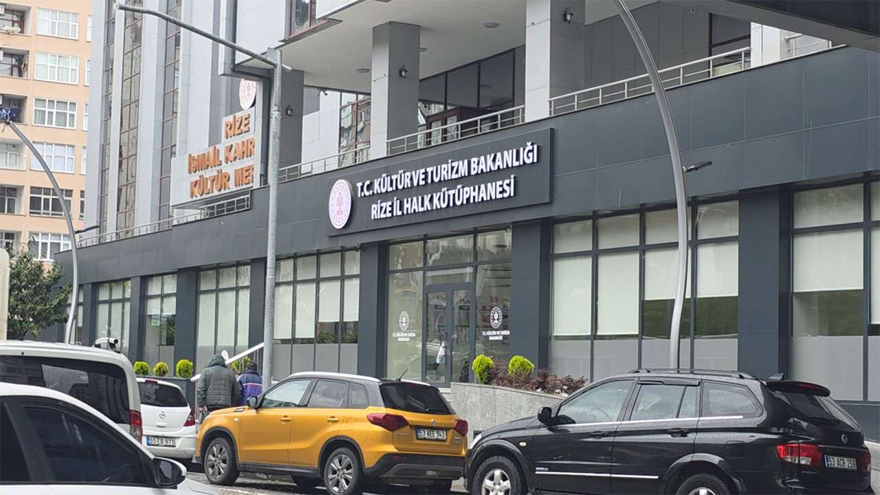 yks-adaylari-resmi-tatilde-kutuphane-magduriyeti-yasadi