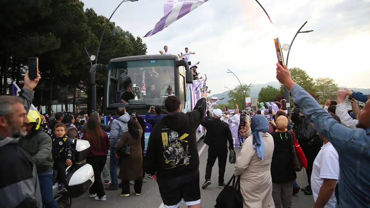 52-orduspor-fk-sampiyonlugu-taraftariyla-kutladi