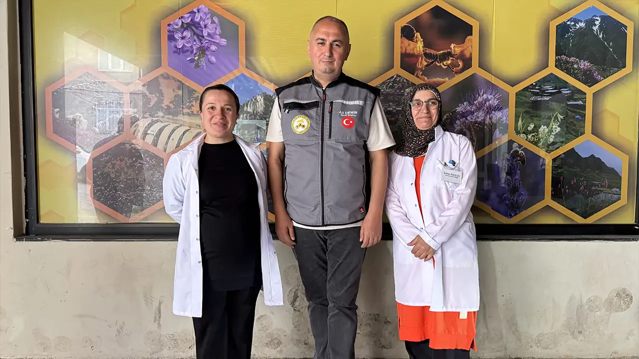 artvinde-aricilik-toplantisi-97-bin-ton-bal-uretildi