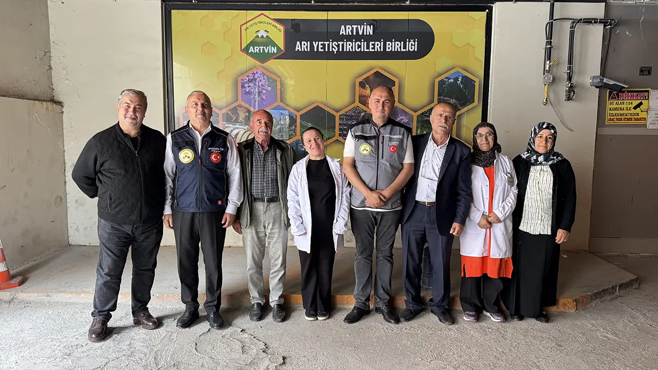 artvinde-aricilik-toplantisi-97-bin-ton-bal-uretildi