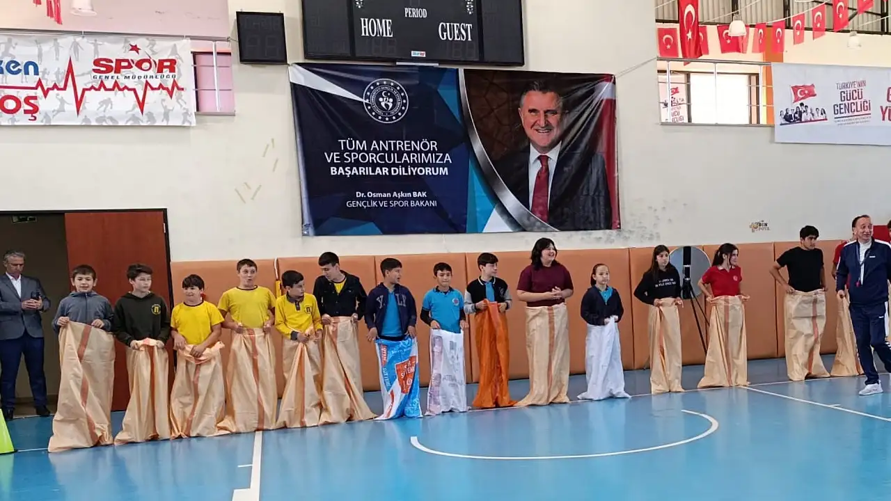 eynesilde-ogrenciler-icin-yil-sonu-senligi-duzenlendi