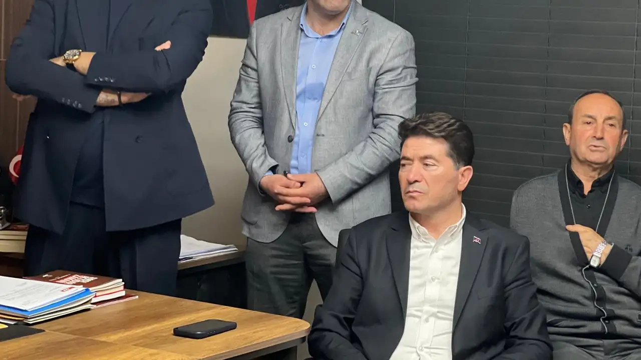 chp-trabzonda-mutlak-butlan-nobeti-konforlu-genel-baskan-koltugunu-reddediyorum