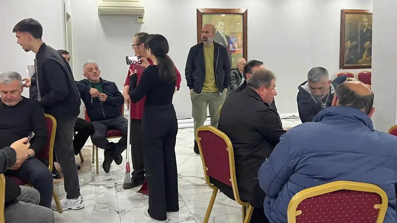 chp-trabzonda-mutlak-butlan-nobeti-konforlu-genel-baskan-koltugunu-reddediyorum