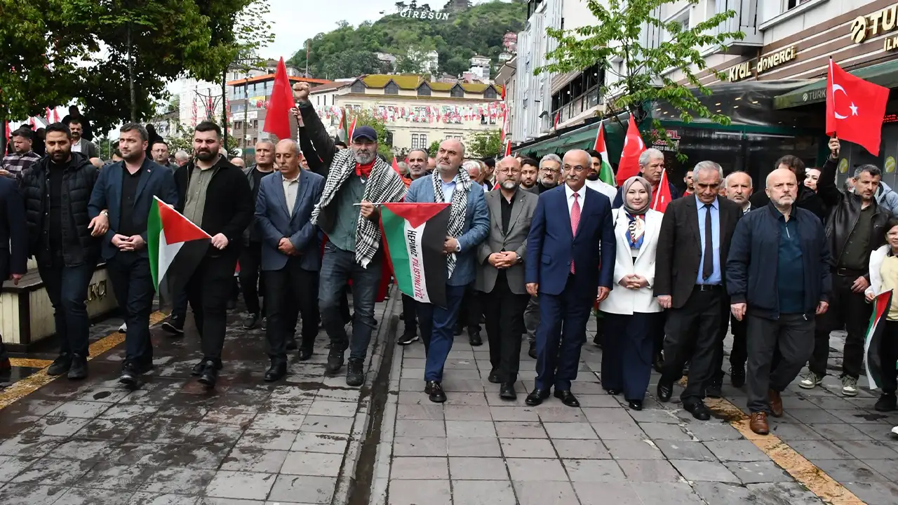 giresunda-mazlum-cografyalar-icin-yuruyus-duzenlendi