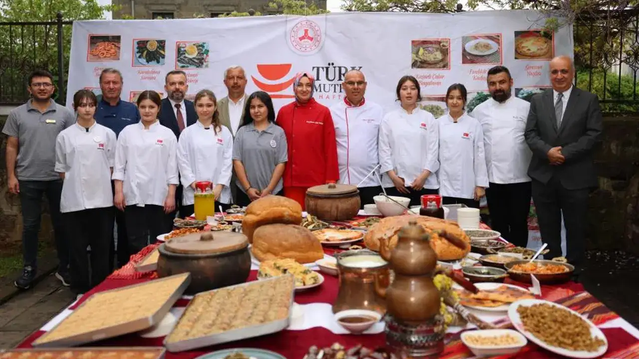 giresunda-turk-mutfagi-haftasi-yoresel-lezzetler-tanitildi