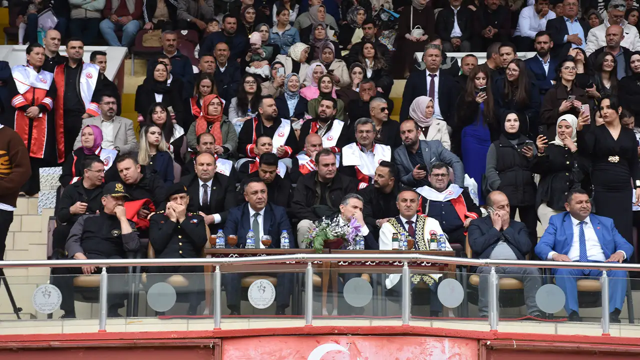 gumushane-universitesinde-mezuniyet-coskusu-yasandi