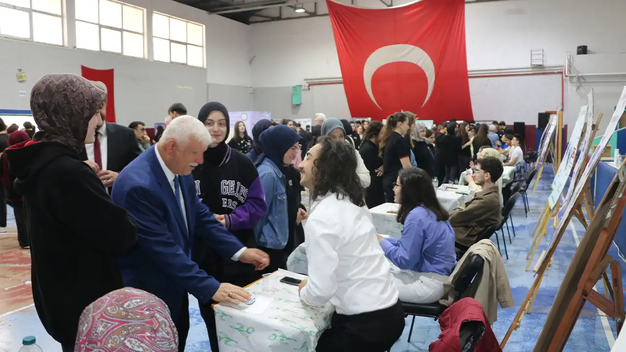 of-fen-lisesinde-mezunlar-ogrencilerle-bulustu