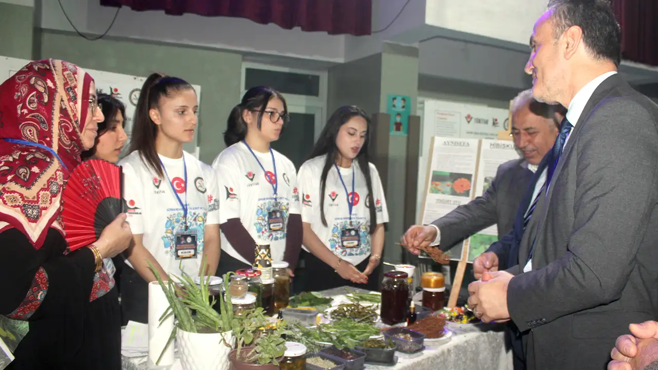 unyede-tubitak-4006-bilim-fuari-finali-yapildi