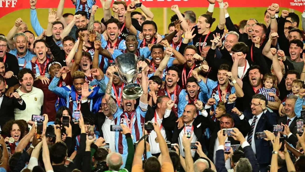 trabzonsporda-kupa-sonrasi-dikkat-ceken-sampiyonluk-baglantisi-tarih-tekerrur-eder-mi