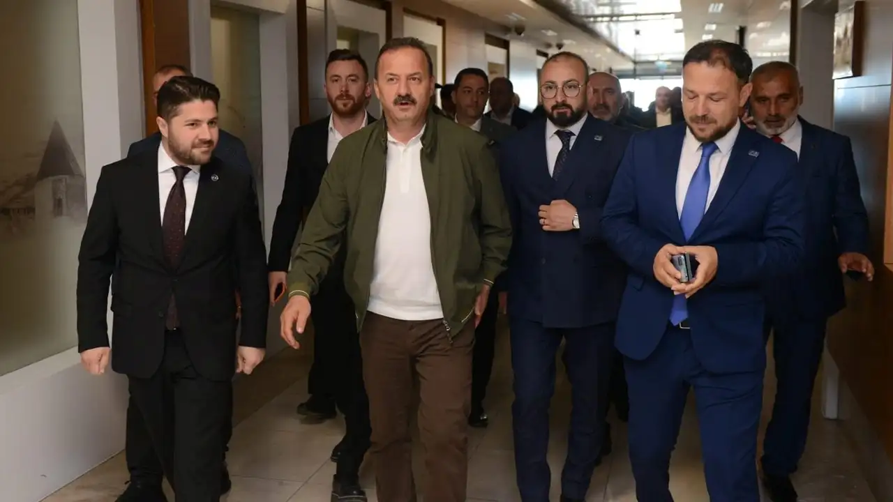 ayni-aileden-5-kisinin-oldugu-aci-gune-yavuz-agiralioglu-da-geldi-cenazeye-katilacak