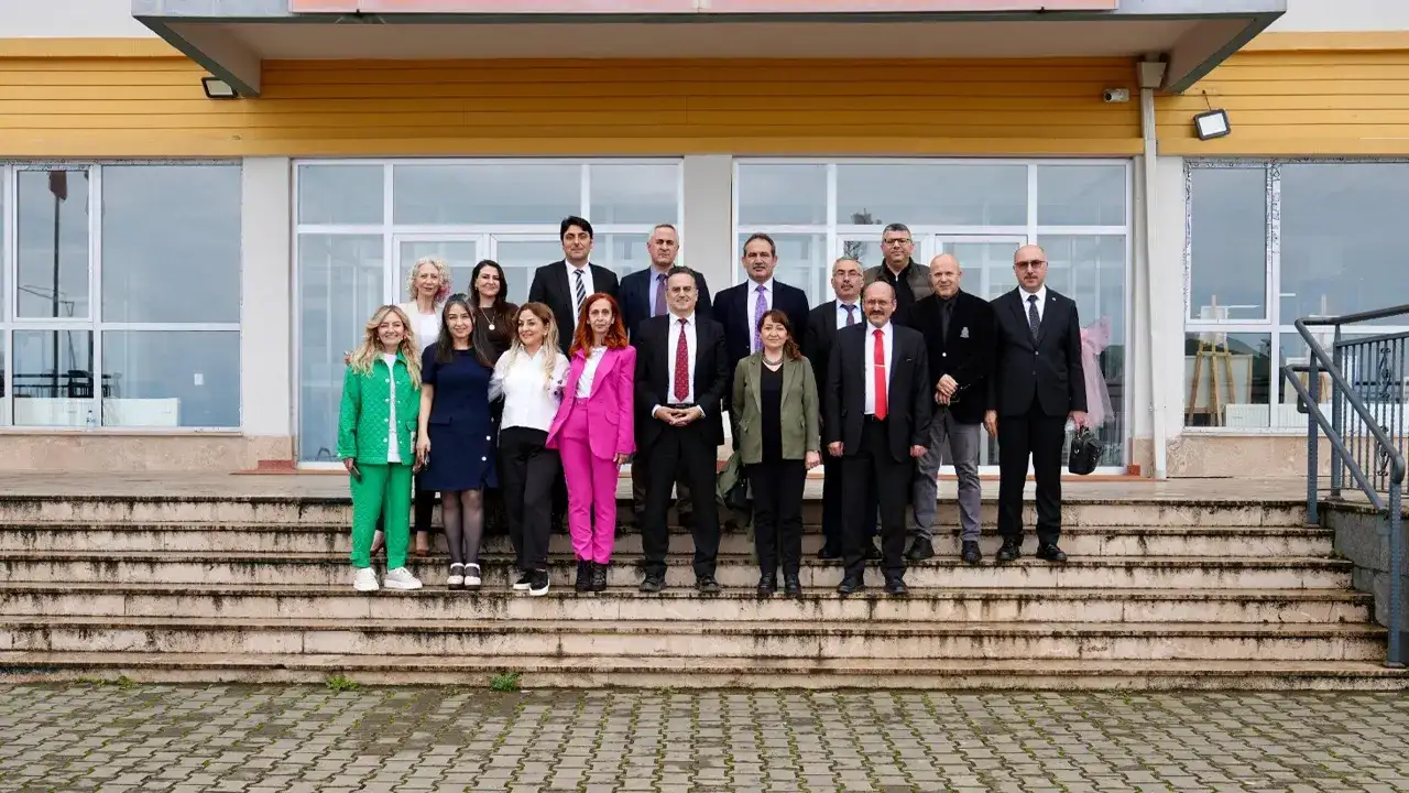 trabzonda-genc-yeteneklerden-sanat-dolu-sergi