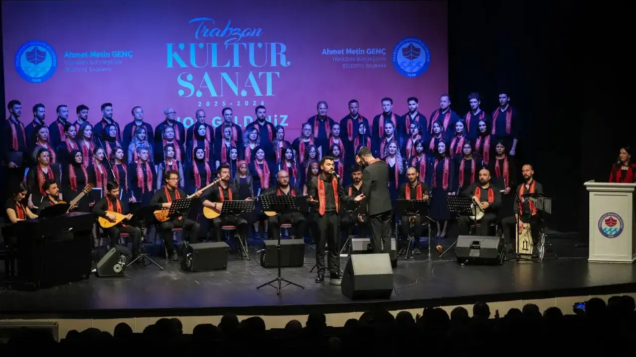 trabzonda-turkuler-geceye-damga-vurdu-konserlere-yogun-ilgi