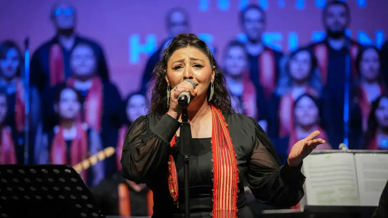 trabzonda-turkuler-geceye-damga-vurdu-konserlere-yogun-ilgi