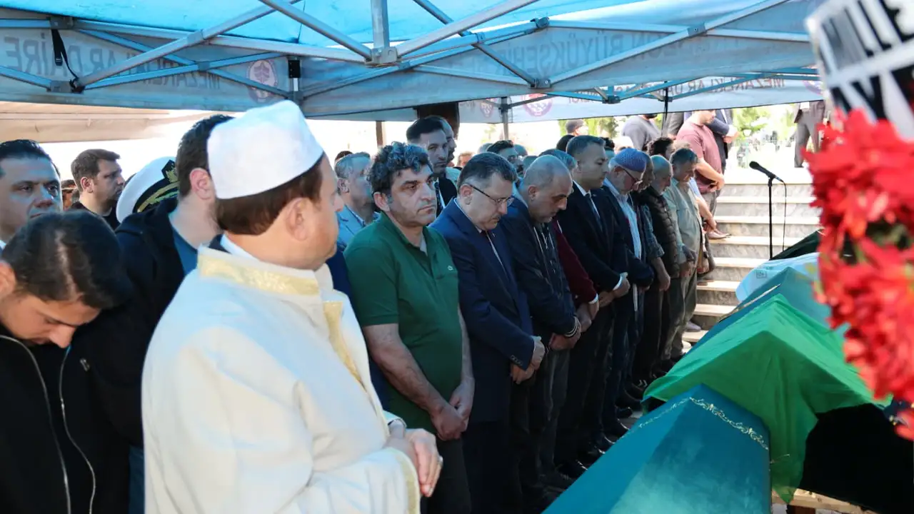 trabzonda-yurek-yakan-vedaayni-aileden-5-kisi-gozyaslariyla-ugurlandi