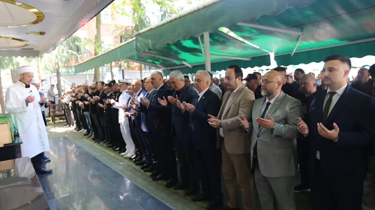 espiyede-sehit-ozdemirin-annesinin-cenazesi-topraga-verildi
