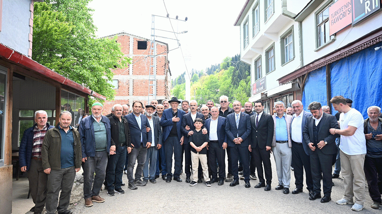 bakan-uraloglu-trabzonda-vatandasla-bayramlasiyor