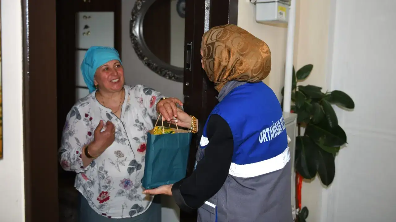 ortahisar-belediyesinden-bayramda-vefa-ve-dayanisma-ornegi