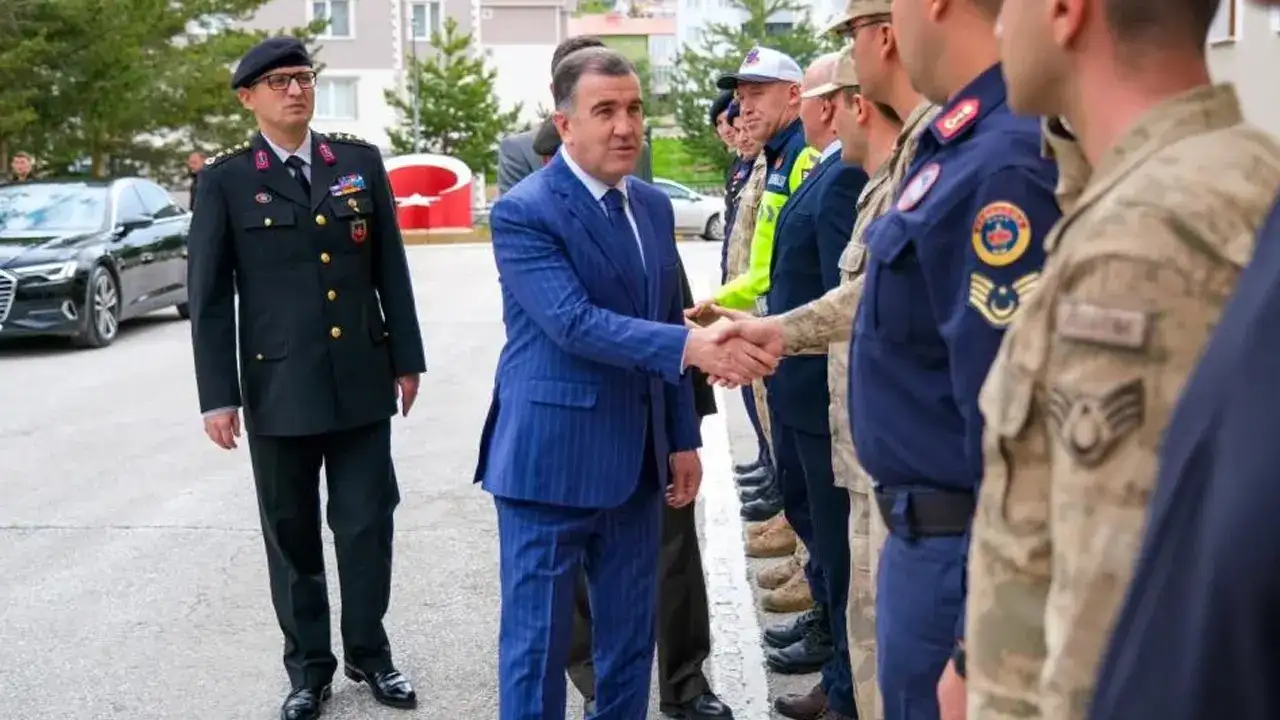 vali-eldivandan-guvenlik-guclerine-bayram-ziyareti
