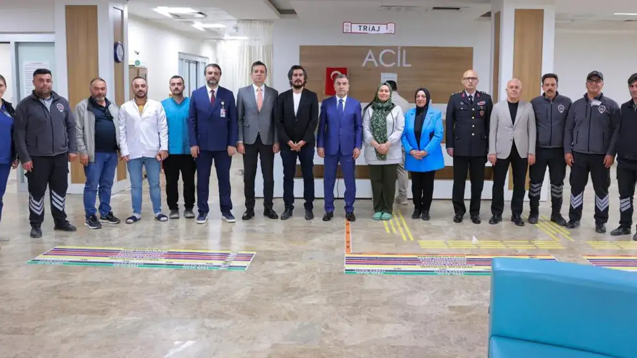 vali-eldivandan-hastanede-bayram-mesaisi-yapan-saglik-calisanlarina-ziyaret