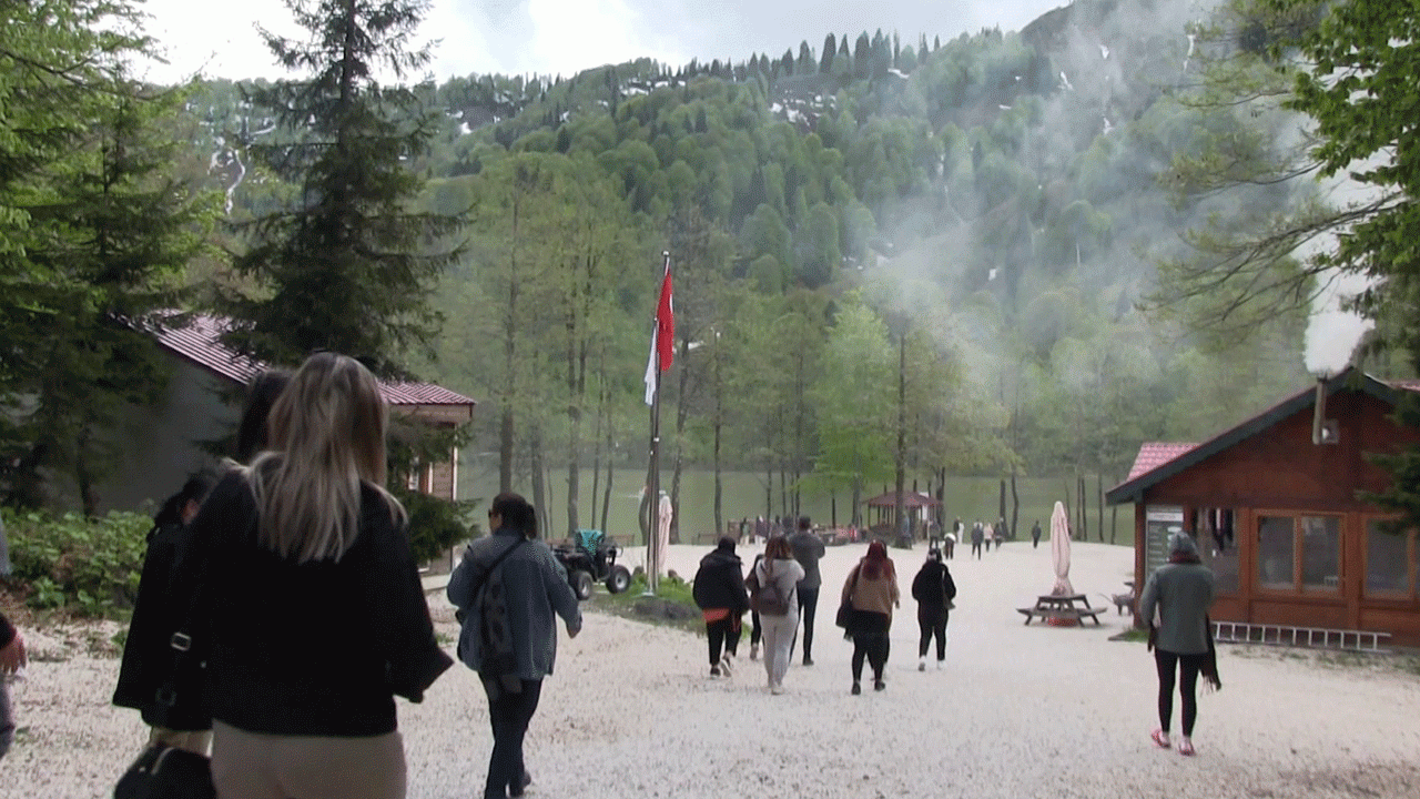 borcka-karagol-bayram-tatilinde-ziyaretci-akinina-ugradi
