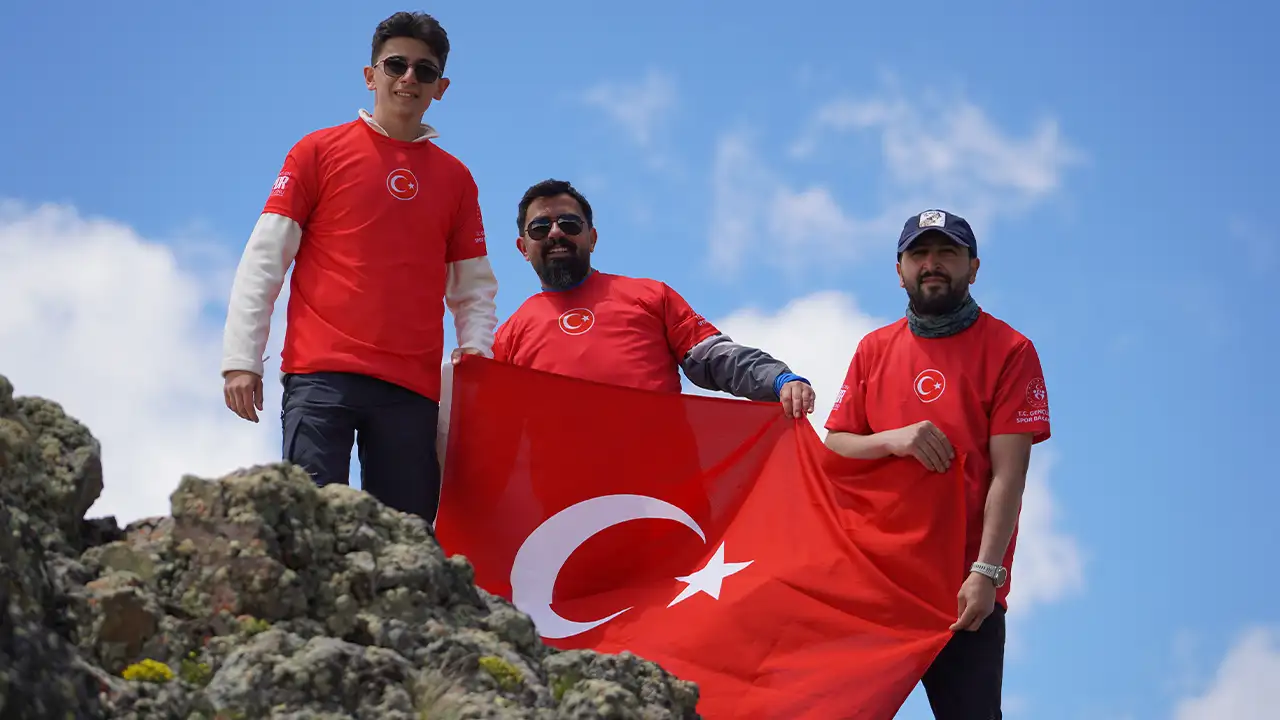 trabzonlu-dagcilar-dunya-kupasi-heyecanina-zirveden-selam-verdi