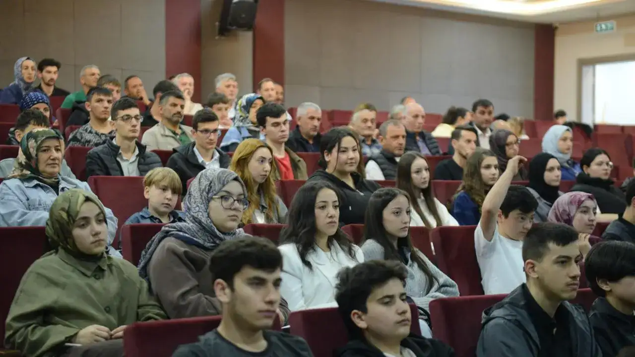 yomrada-genclere-ilham-veren-bulusma-gelecege-guclu-adimlar-konferansi-yogun-ilgi-gordu