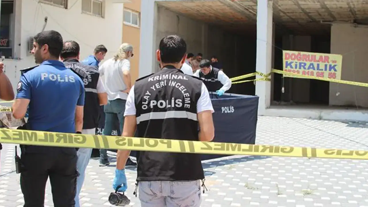 adanada-aile-faciasi-emekli-polis-oglunu-vurdu