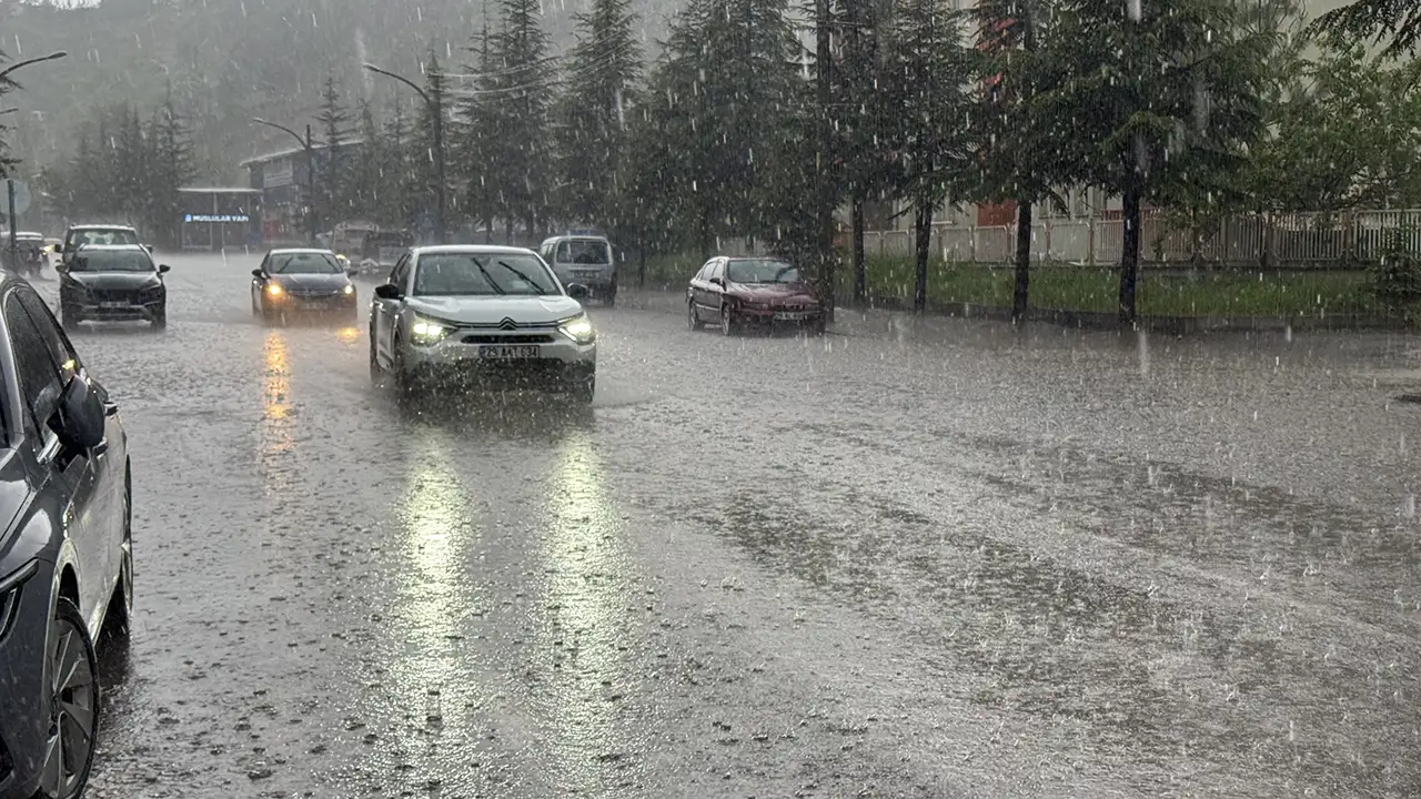 gumushanede-saganak-ve-dolu-etkili-oldu-vatandaslar-zor-anlar-yasadi