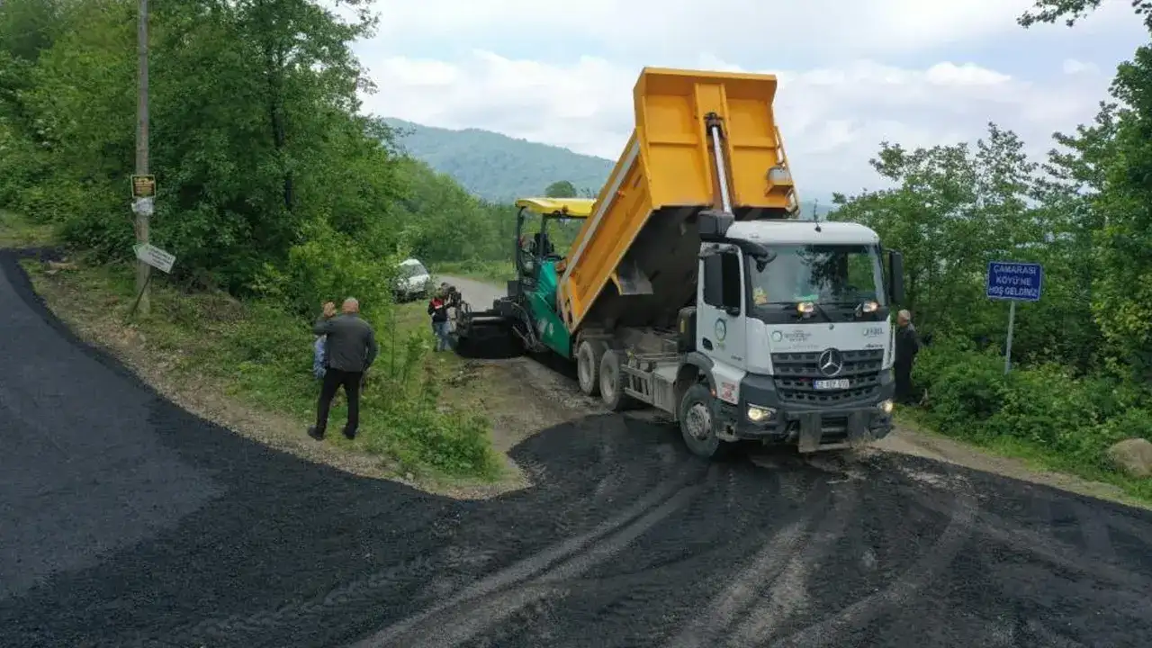 orduda-6-mahalleyi-birbirine-baglayan-yolda-sicak-asfalt-calismasi-basladi