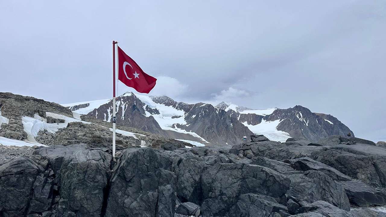 trabzondan-ktulu-bilim-insanlari-antarktikada-olcum-yapti-buzullar-kritik-hizda-eriyor