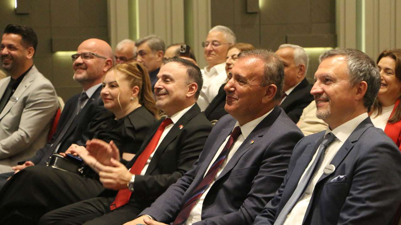 turkiye-ve-romanya-ayni-masada-ticaret-enerji-zirvesi-trabzonda-gerceklesti
