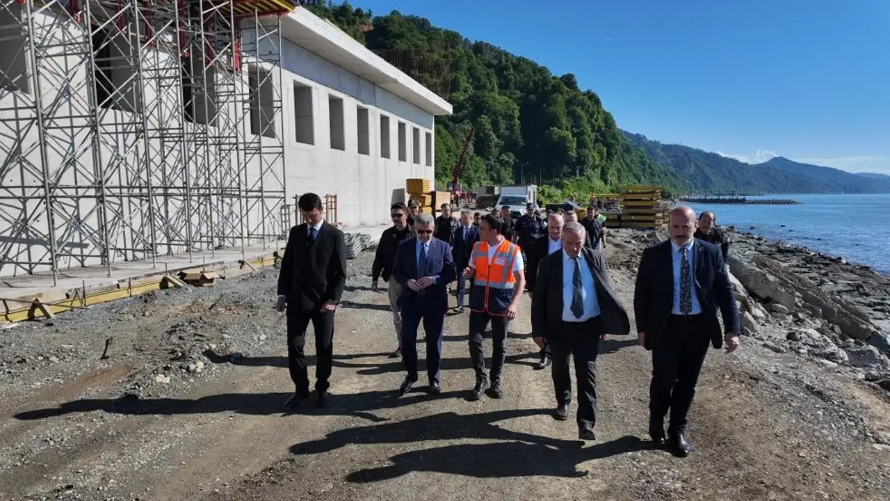 arhavideki-heyelan-sonrasi-baslatilan-tunel-calismasi-suruyor
