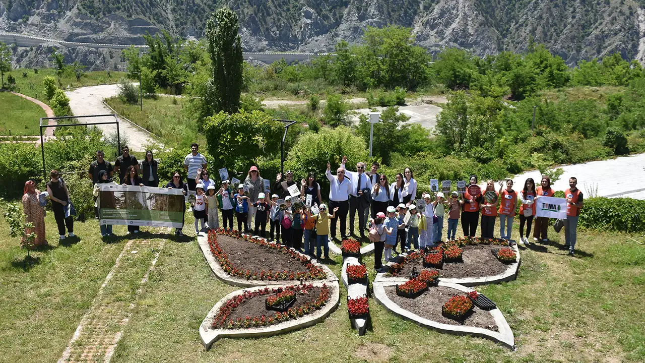 artvinde-dunya-cevre-gunu-fidan-dikimiyle-kutlandi