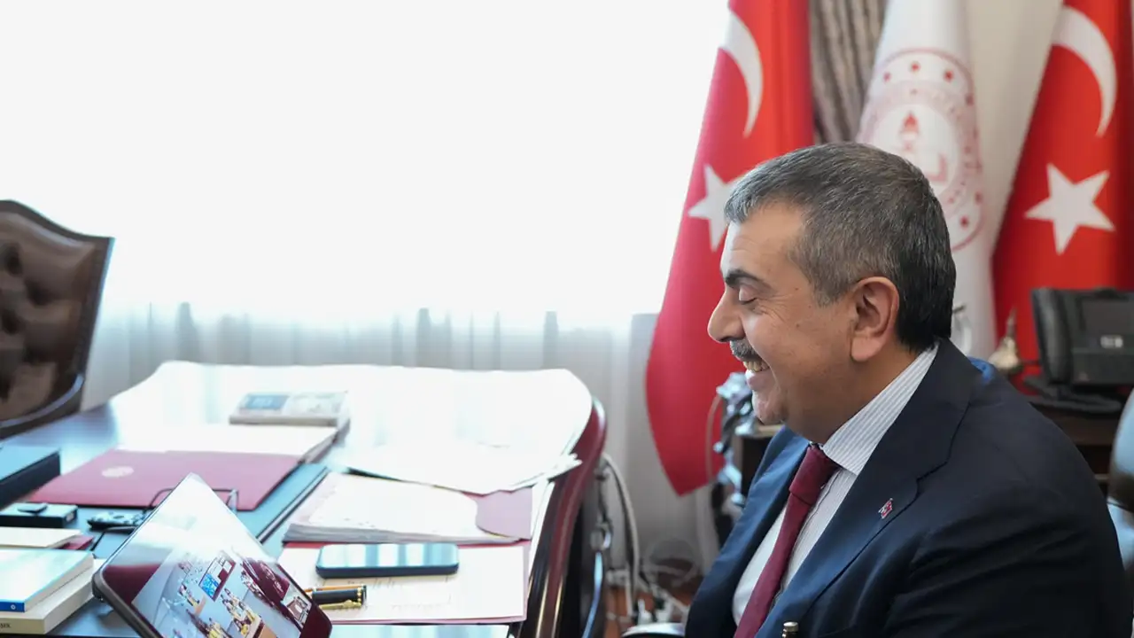 bakan-tekinden-rizeli-ogrencilere-goruntulu-surpriz