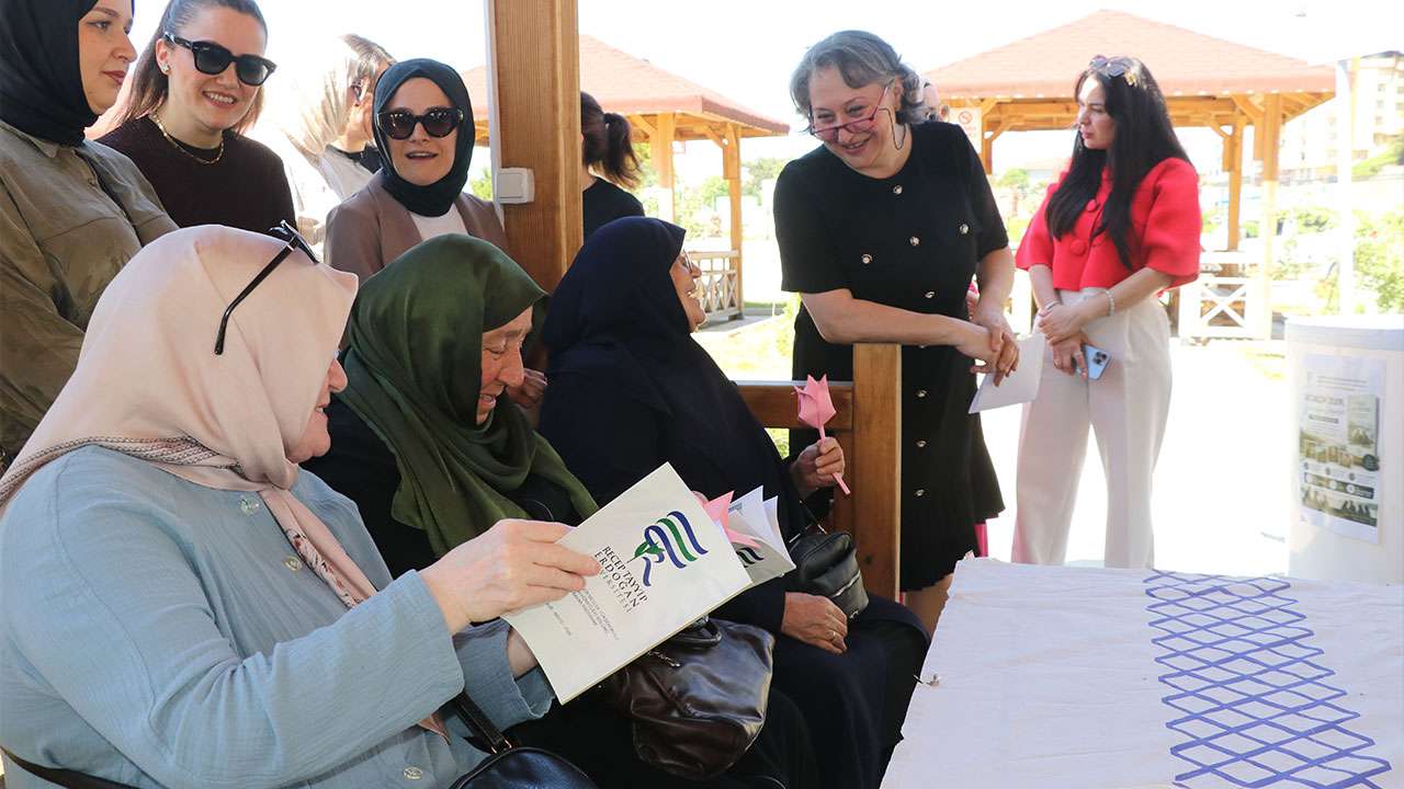 rizede-yaslilarin-anilari-kitap-oldu