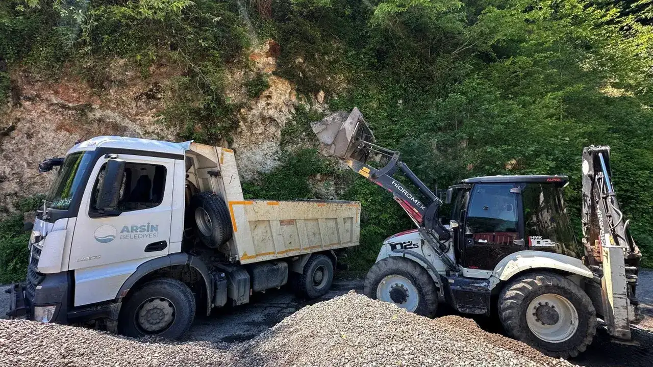 arsinde-yol-ve-altyapi-calismalari-suruyor