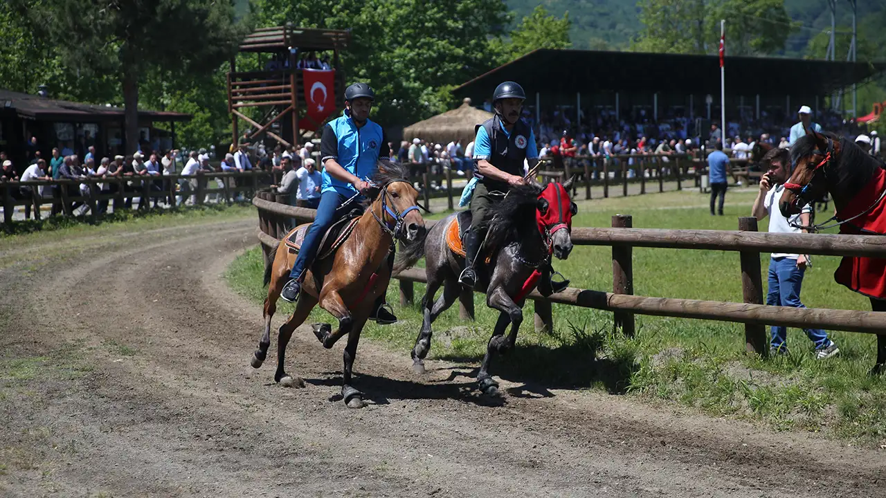 orduda-geleneksel-rahvan-at-yarislari-duzenlendi