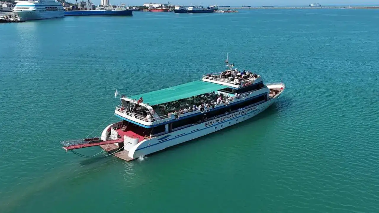samsunum-gezinti-gemileri-yeni-sezona-basladi-karadeniz-turizmine-katki