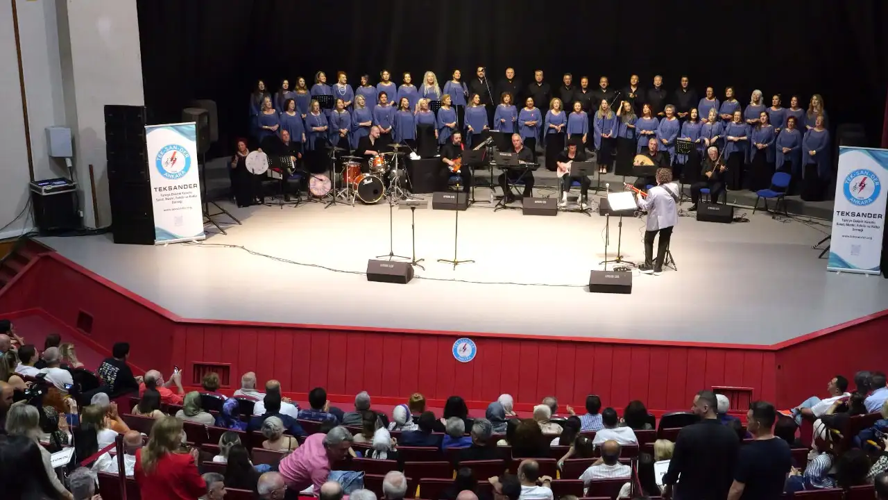 trabzonda-teksanderden-sanatseverlere-unutulmaz-konser-gecesi