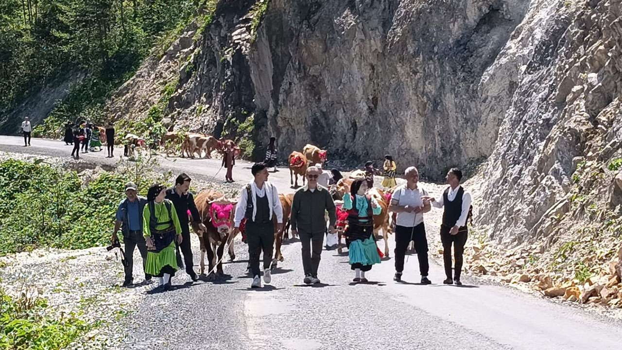 trabzonda-asirlik-yayla-gocu-gelenegi-basladi